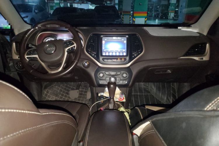 Used Jeep Cherokee 2014 2.4L Luxury Edition Center Console