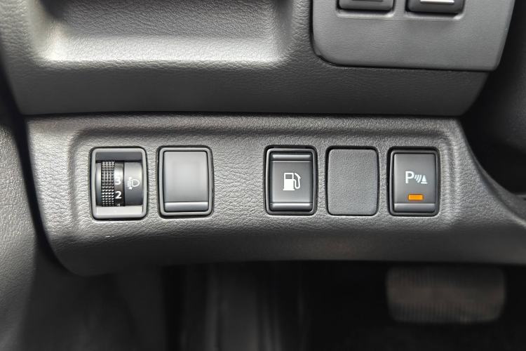 Used Nissan Terra 2020 2.5L XL Upper Automatic Two-Wheel Drive Luxury Edition