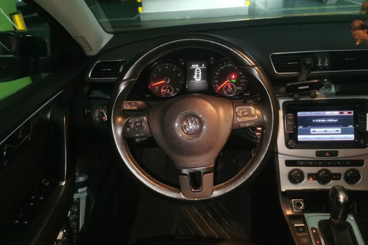 Used Volkswagen Magotan 2013 1.8TSI Luxury Model Steering Wheel