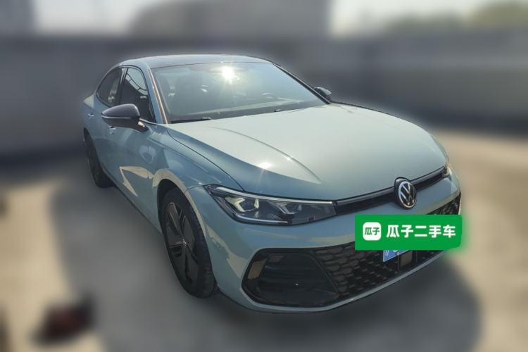 Used Volkswagen Passat 2025 Pro 380TSI Starry Dragon Luxury Edition Front Right 45 Deg