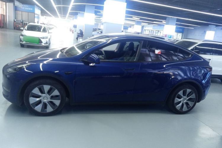 Used Tesla Model Y 2022 Long-Range All-Wheel-Drive Version
