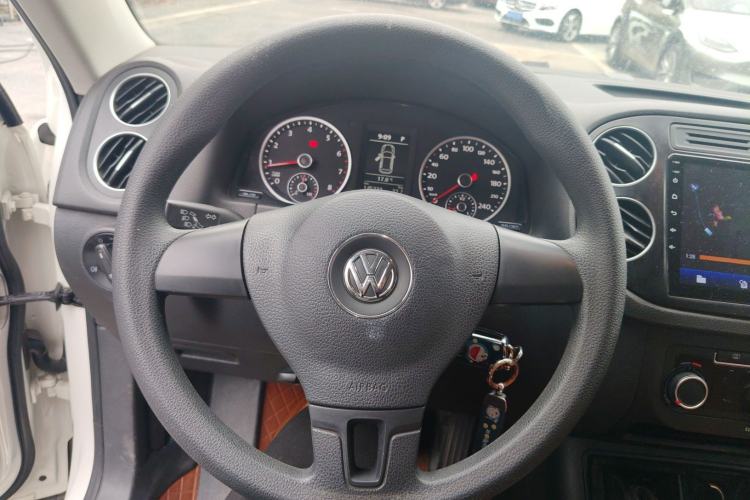 Used Volkswagen Tiguan 2017 300TSI Automatic Two-Wheel Drive Silk Road Luxury Edition Steering Wheel