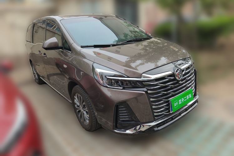 Used Buick GL8 2023 Facelifted Land Cruiser Executive Luxury Version Front Right 45 Deg