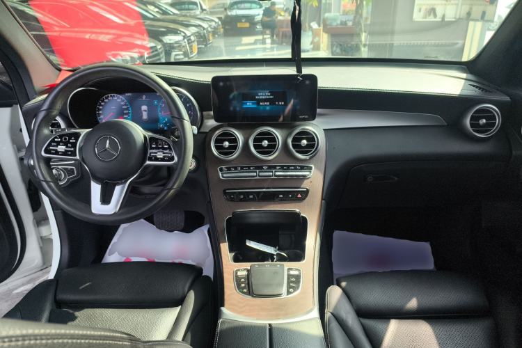 Used Mercedes-Benz GLC 2021 GLC 260 L 4MATIC Luxury Model Center Console