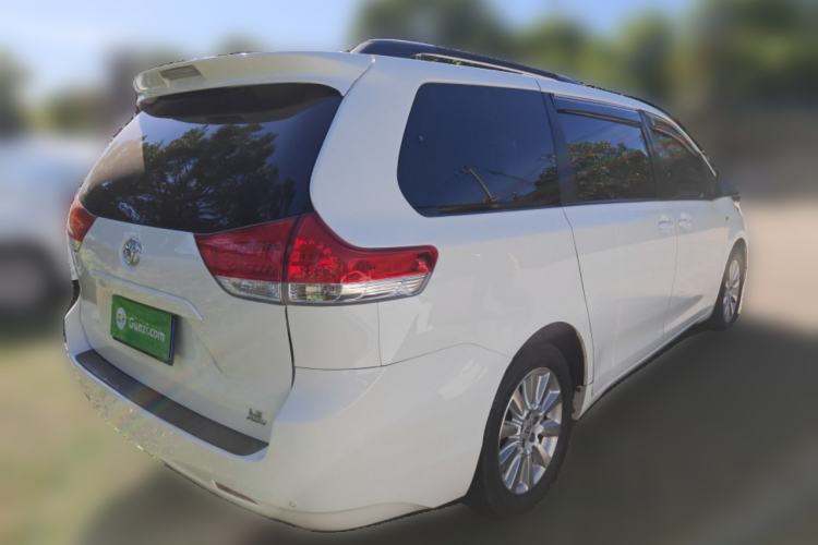 Used Toyota SIENNA 2011 3.5L 4x4 Automatic
