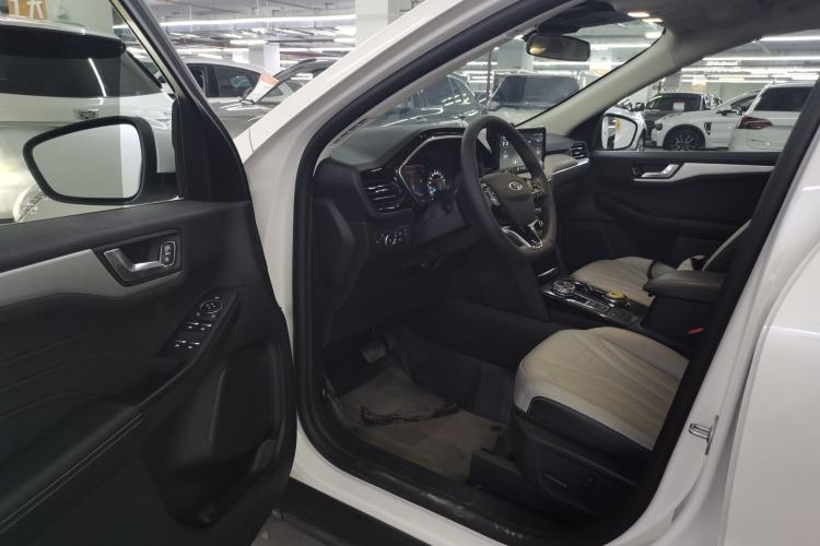 Used Ford Escape 2024 EcoBoost 245 Two-Wheel-Drive Titanium Edition Driver Seat