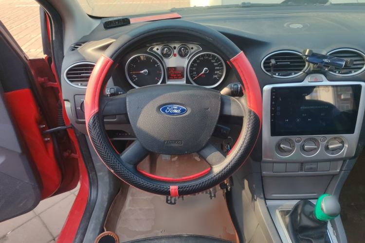 Used Ford Focus 2011 Sedan 1.8L Manual Comfort Model
