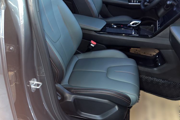 Used Geely Auto Emgrand X7 Sport 2024 1.5TD Smart Connect+ Right Front Seat