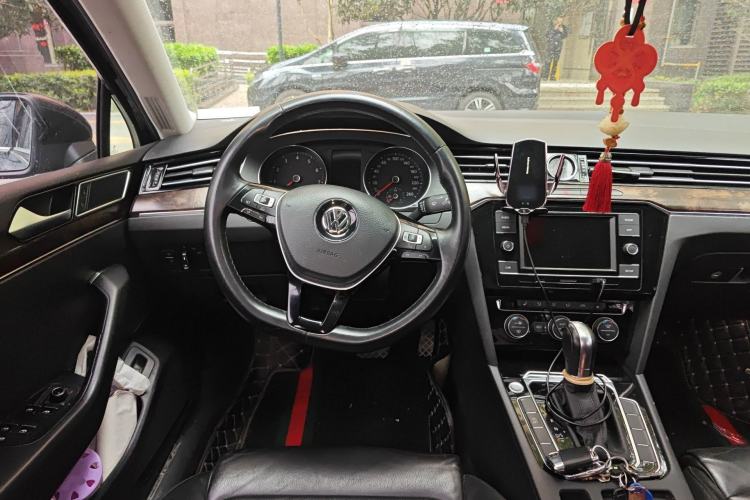 Used Volkswagen Magotan 2018 330TSI DSG Luxury Model Steering Wheel