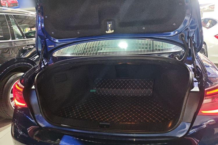 Used Infiniti Q50L 2018 2.0T Comfort Edition China VI Standard
