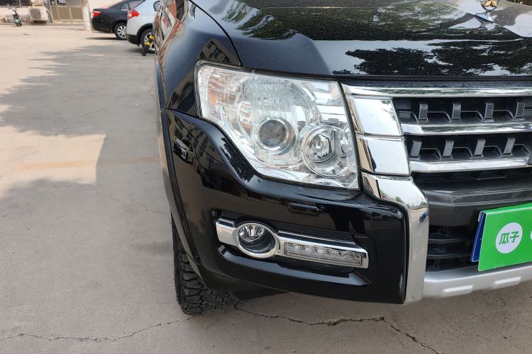 Used Mitsubishi Pajero 