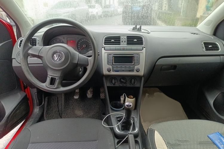 Used Volkswagen Polo 2011 1.6L Manual ZhiShang Edition Center Console
