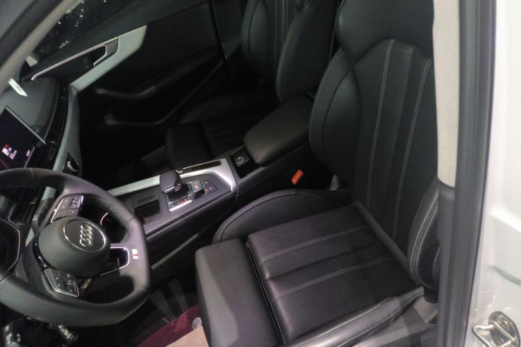 Used Audi A4L 2022 40 TFSI Luxury Dynamic Model
