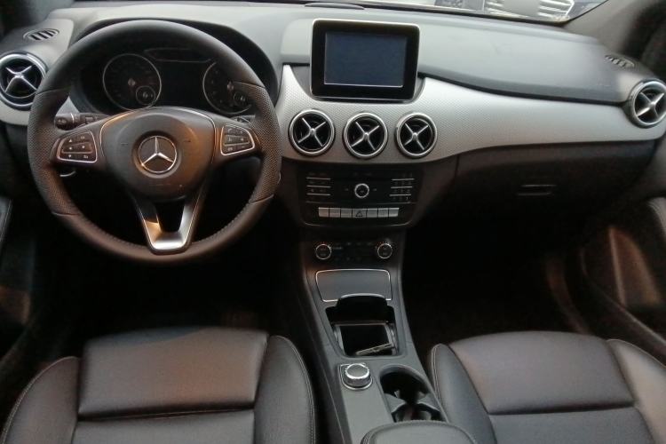 Used Mercedes-Benz B-Class 2015 B 200 Fashion Model Center Console