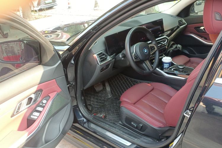 Used BMW i3 2024 eDrive 35 L
