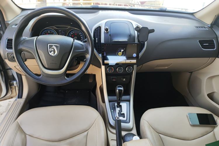 Used Baojun 630 2014 1.5L automatic comfort version
