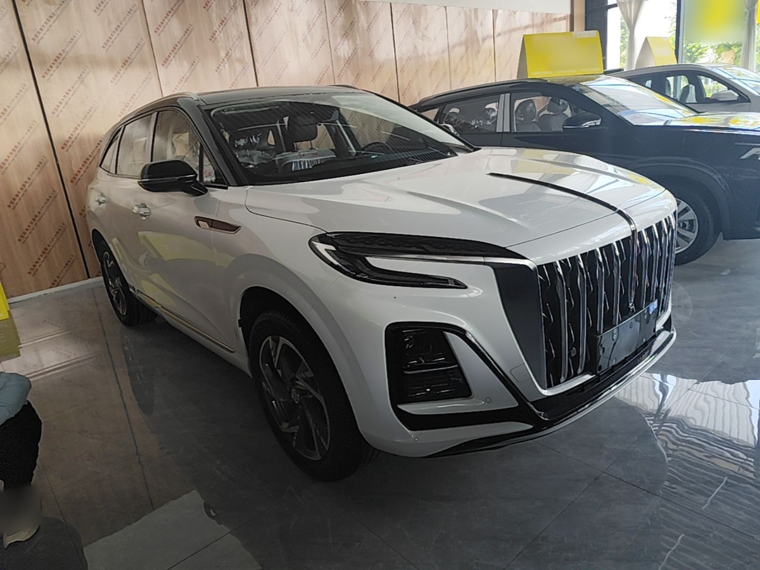 Hongqi HS3 PHEV 2025 Model 125km Jingwei 2 Millionth Anniversary Edition — снимка 3
