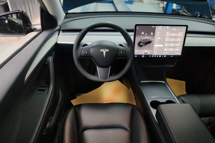 Used Tesla Model Y 2023 Long-Range All-Wheel-Drive Version
