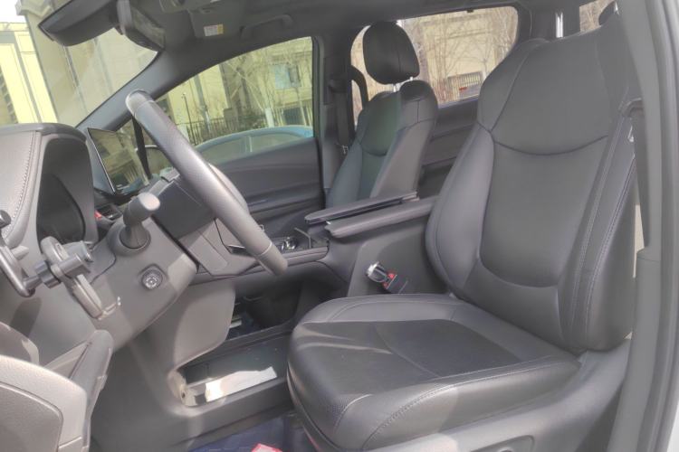 Used Toyota Sienna 2023 2.5L Hybrid Platinum Edition