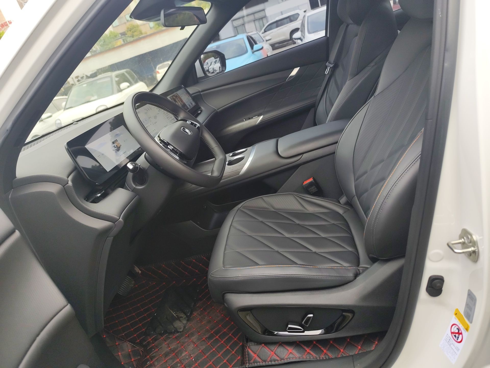 المقاعد الأمامية داخل السيارة