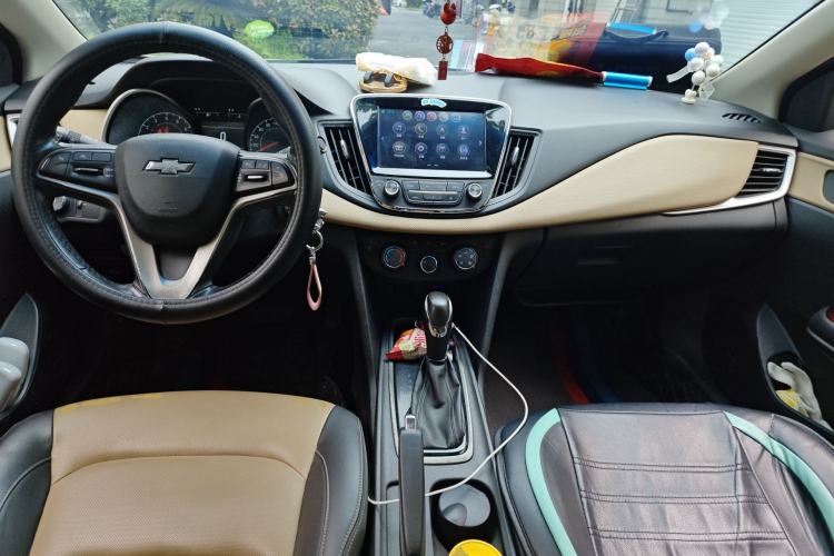 Used Chevrolet Monza 2020 320 Automatic Enjoyment Edition Center Console