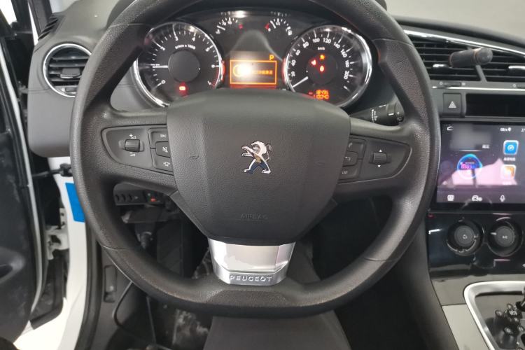 Used Peugeot 3008 2016 1.6THP Automatic Classic Edition Steering Wheel