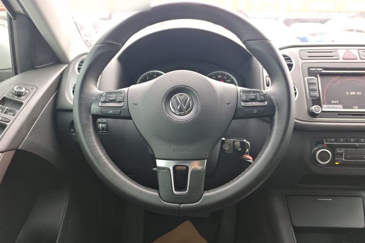 Used Volkswagen Tiguan 2010 1.8 TSI Automatic All-Wheel Drive Fashion Edition Steering Wheel