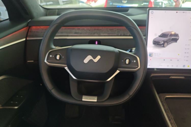 Used ONVO Luxeed L90 2025 Model—Max Six-Seater Version Steering Wheel