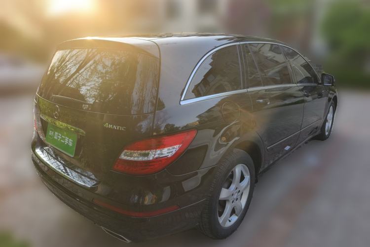 Used Mercedes-Benz R-Class 2014 R 320 4MATIC Luxury Model Rear Right 45 Deg