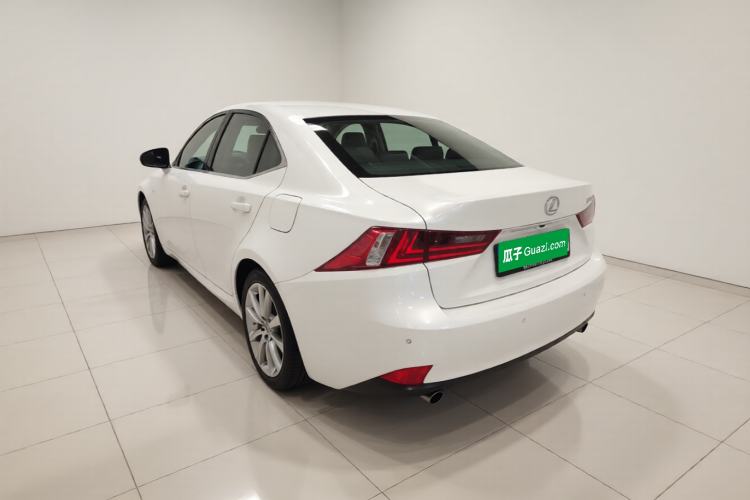 Used Lexus IS 2015 200T Leading Edition
