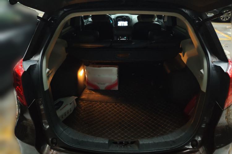 Used GAC Trumpchi GS5 Super 2016 1.8T Automatic All-Wheel-Drive Anniversary Edition Trunk