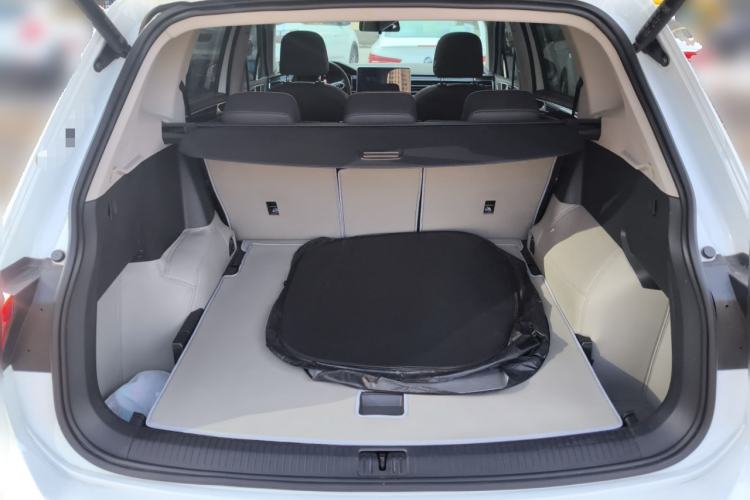 Used Volkswagen Tiguan L 2023 300TSI Automatic Two-Wheel Drive Smart Edition Trunk