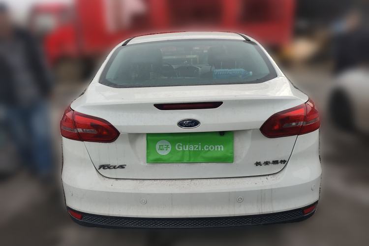 Used Ford Focus 2015 Sedan 1.6L Manual Fashion Edition