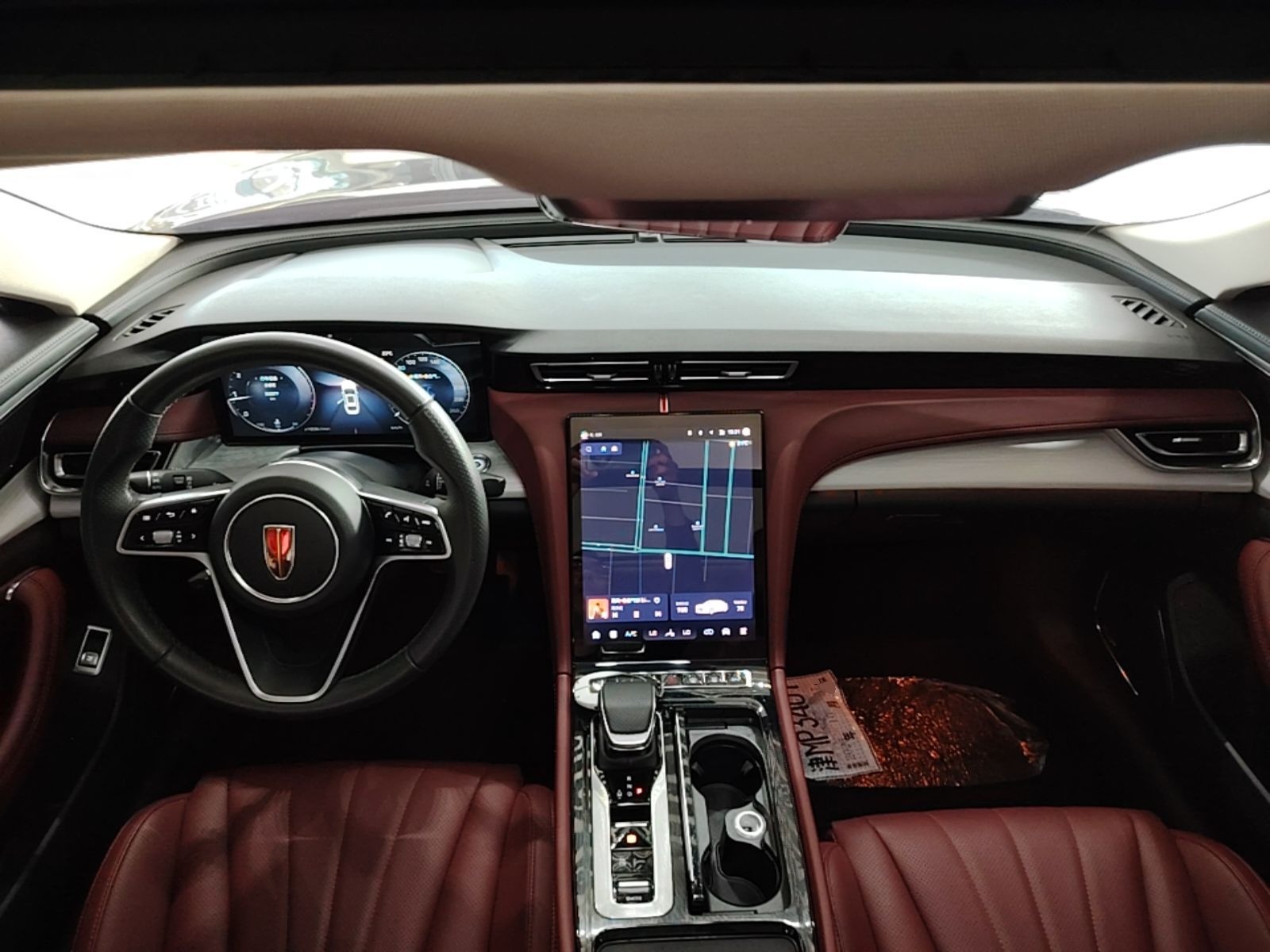Hongqi H5 2025 2.0T Automatic Flag Edition – 500 000 Units Commemorative Version — снимка 13