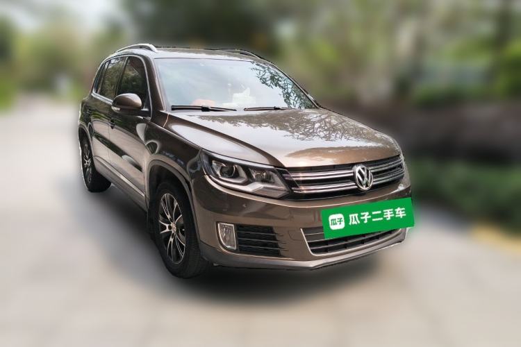 Used Volkswagen Tiguan 2013 1.8 TSI Automatic All-Wheel Drive Luxury Model Front Right 45 Deg