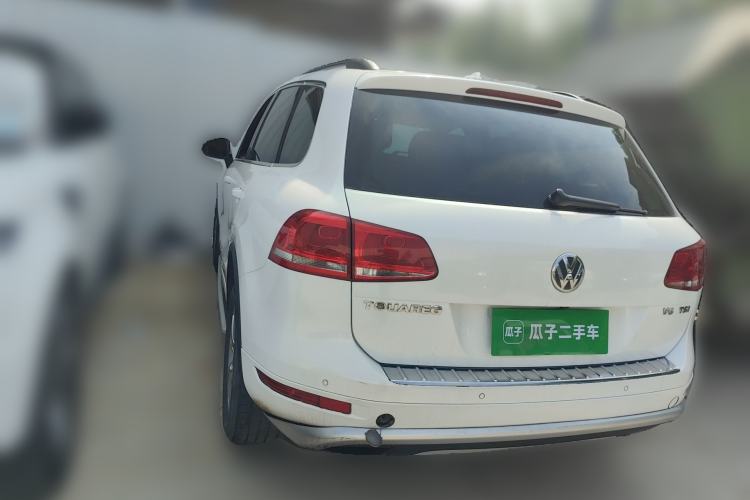 Used Volkswagen Touareg 2011 3.0 TSI High-End Version Rear Left 45 Deg