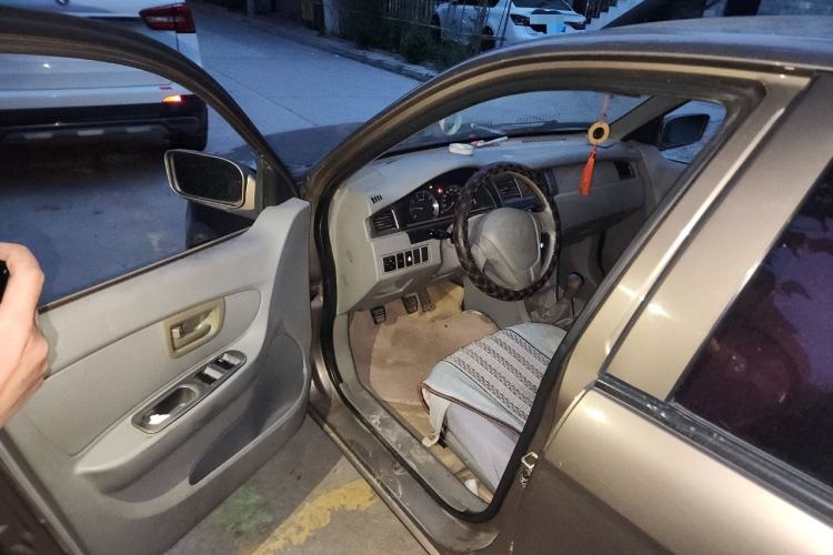 Used FAW Xiali N5 2013 1.3L Manual Luxury Airbag Version
