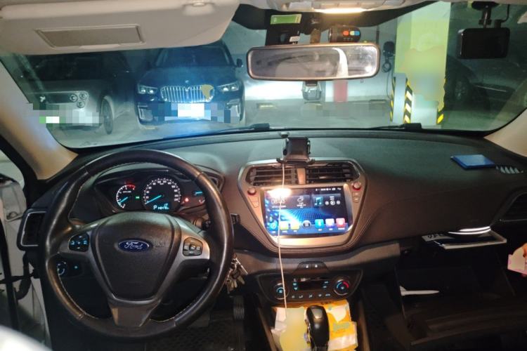 Used Ford Escort 2015 1.5L Automatic Fashion Model Center Console