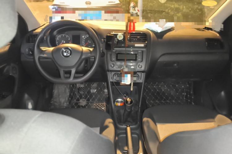 Used Volkswagen Polo 2014 1.4L Manual Fashion Edition Center Console