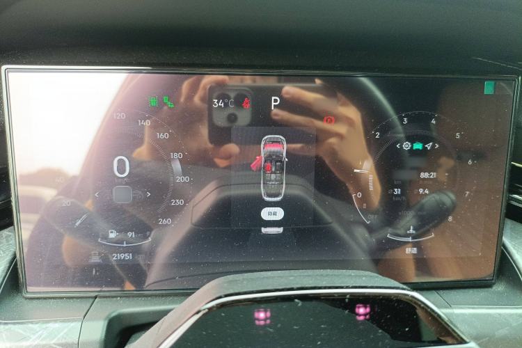 Used Lynk & Co 09 2021 2.0T Halo Six-Seater
