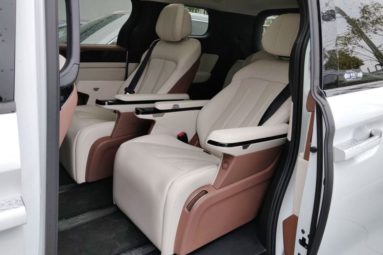 Used BYD Xia 2025 DM-i 1.5T 180km Beyond Edition Interior 4