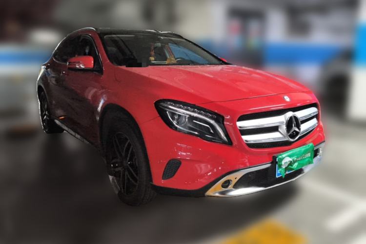 Used Mercedes-Benz GLA 2015 GLA 220 4MATIC Fashion Model Front Right 45 Deg