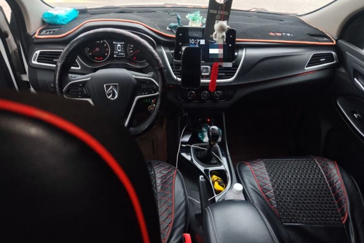 Used Baojun 730 2019 1.5L Manual Fashion Model 7-seater China VI Center Console