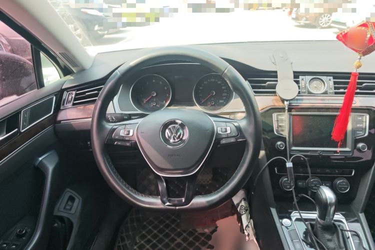 Used Volkswagen Magotan 2017 330TSI DSG Luxury Model Steering Wheel