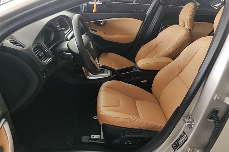 Used Volvo V40 2018 T3 Zhiya Edition
