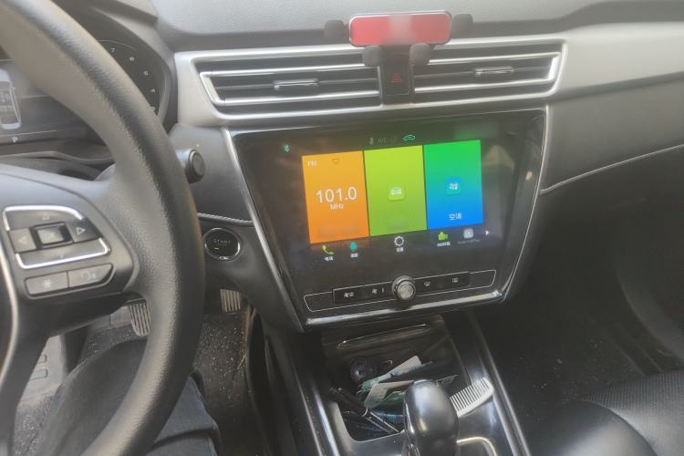 Used Roewe i5 2020 1.5L Automatic 4G Connect Luxury Flagship Edition
