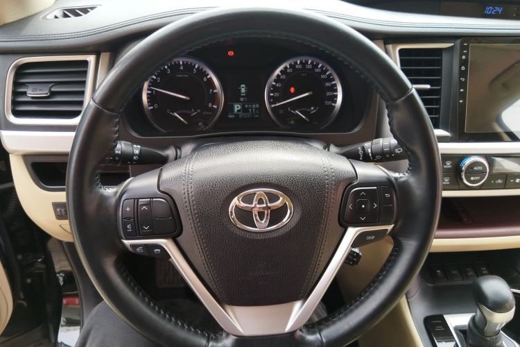 Used Toyota Highlander 2017 2.0T Four-Wheel Drive Luxury Edition 7 Seats Steering Wheel