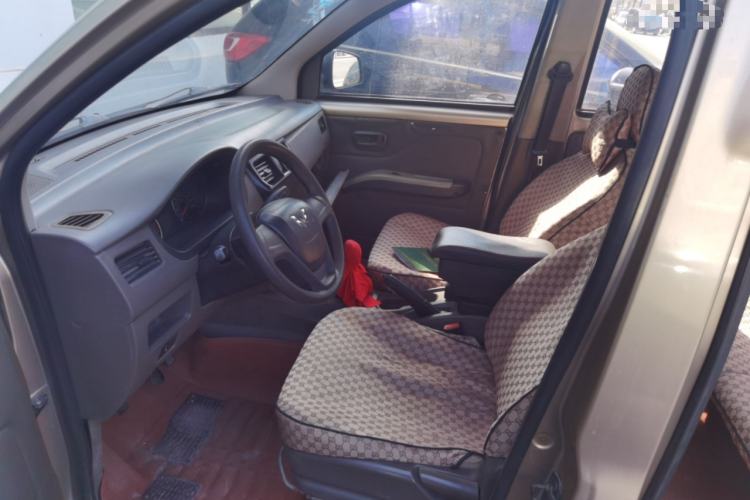 Used Wuling Rongguang V 2015 1.5L Practical Version Left Front Seat