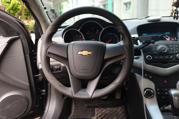 Used Chevrolet Cruze 2013 1.8L SE AT Steering Wheel