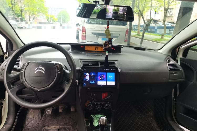 Used Citroen C-Quatre 2013 1.6L Manual Prestige CNG Model Center Console